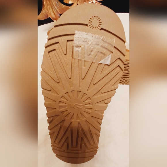 UGG Funkette Slipper, Chestnut, Size 8, *Brand New-Never Worn* (no box) - Picture 7 of 14